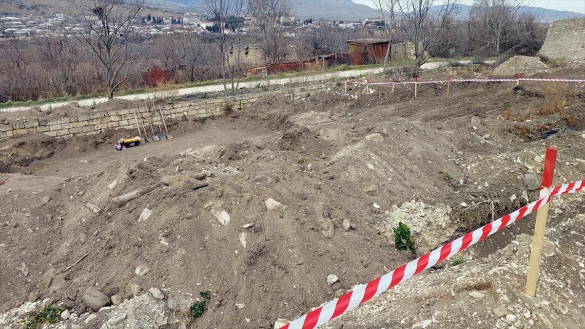 Karabağ’da Hocalı Katliamı kurbanlarına ait olduğu tahmin edilen toplu mezar bulundu