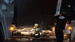 Antalya’da tersanede çıkan yangına müdahale ediliyor