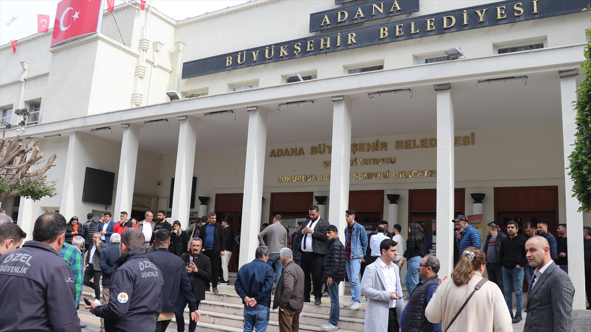 Adana Büyükşehir Belediye binasında silahlı saldırı! Özel Kalem Müdürlüğü personeli silahlı saldırıda yaralandı