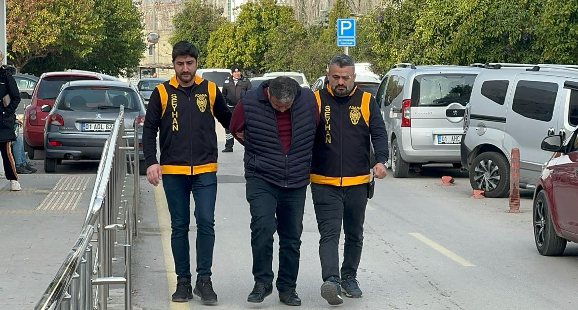Adana’da ruhsatsız 3 tabanca ve kalaşnikof tüfek ele geçirildi