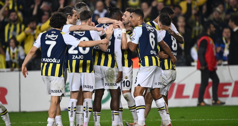 Fenerbahçe, geriye düştüğü maçta Kasımpaşa’ya puan kaptırmadı