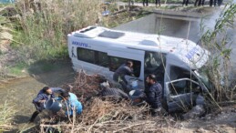 Mersin’de minibüsle otomobil çarpıştı 1 kişi öldü, 13 kişi yaralandı