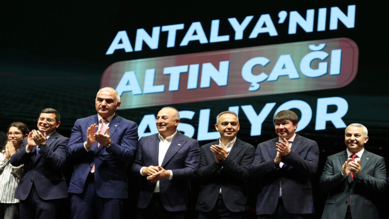 Cumhur İttifakı’nın Antalya Büyükşehir Belediye Başkan adayı Tütüncü, projelerini anlattı: