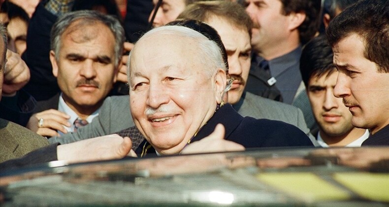 Türk siyasetinin “Erbakan Hoca”sı vefatının 13. yılında anılıyor