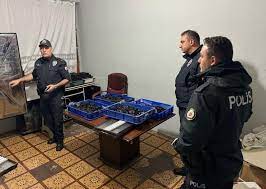Kaçak çikolata imalathanesine operasyon düzenlendi