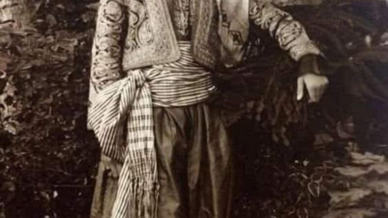 BİR TÜRKÜ BİR HAYAT HÜZÜNLÜ BİR HİKAYE DEĞME FELEK DEĞME ELİME BENİM