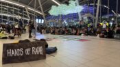 Hollanda’da 16 tren istasyonunda Filistin’e destek için oturma eylemi yapıldı