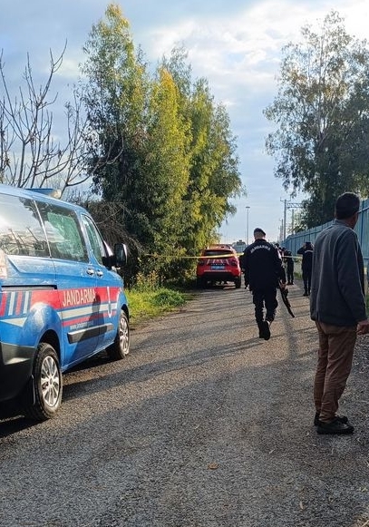 Eski karısını tabancayla öldüren kişi hayatına son verdi