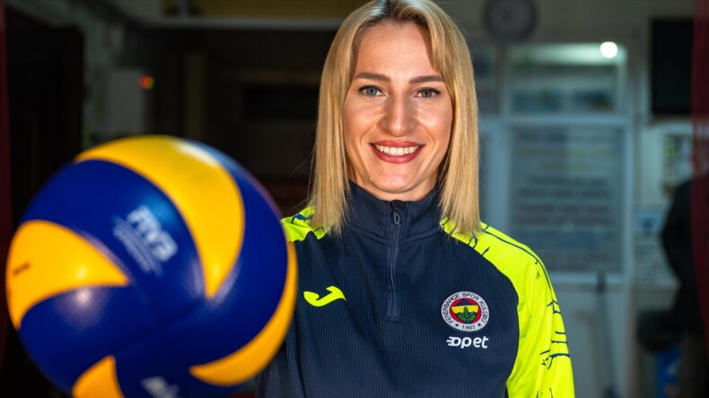 Voleybolla tanıştığı ilkokuluna “dünya 1 numarası” olarak döndü