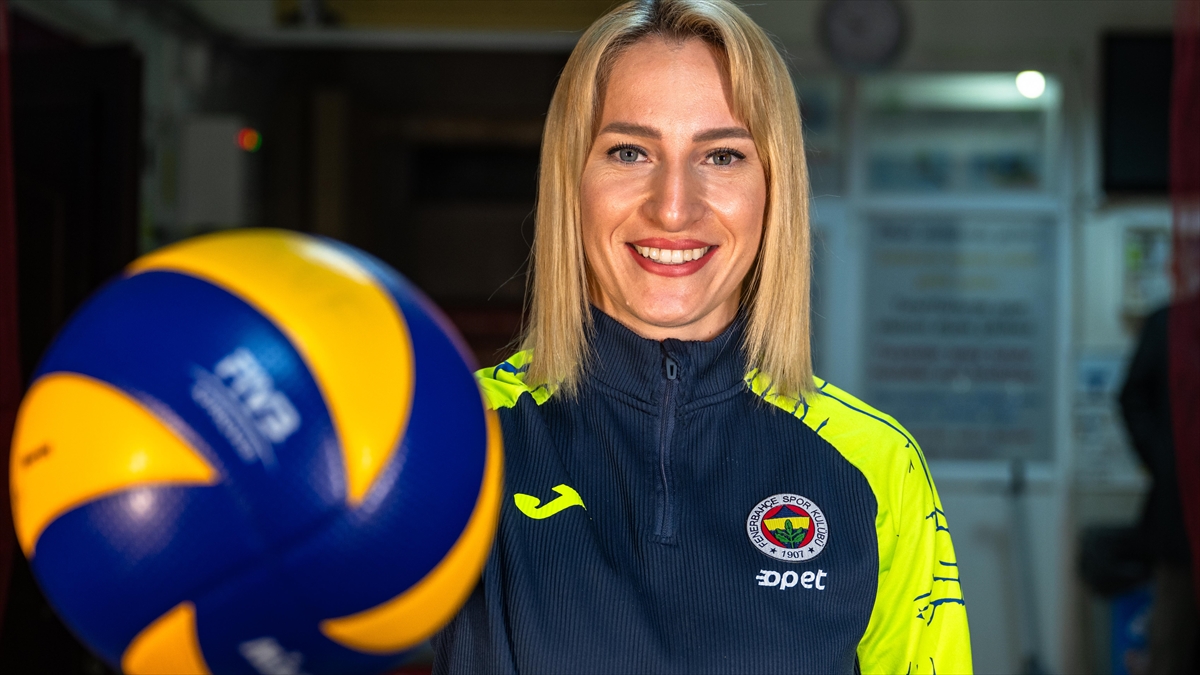 Voleybolla tanıştığı ilkokuluna “dünya 1 numarası” olarak döndü