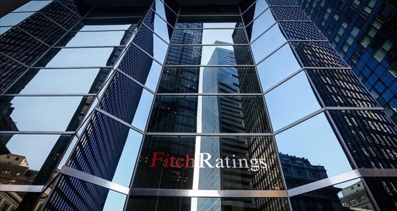Fitch, Türkiye’nin kredi notunu yükselti