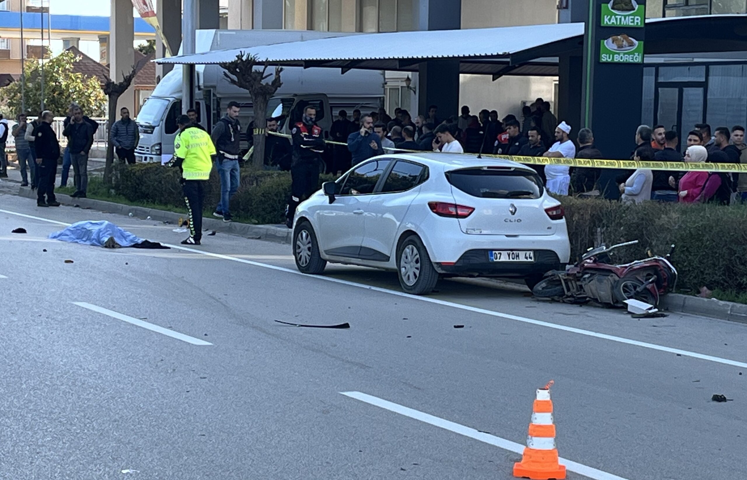 Antalya’da otomobille çarpışan elektrikli bisikletin sürücüsü hayatını kaybetti