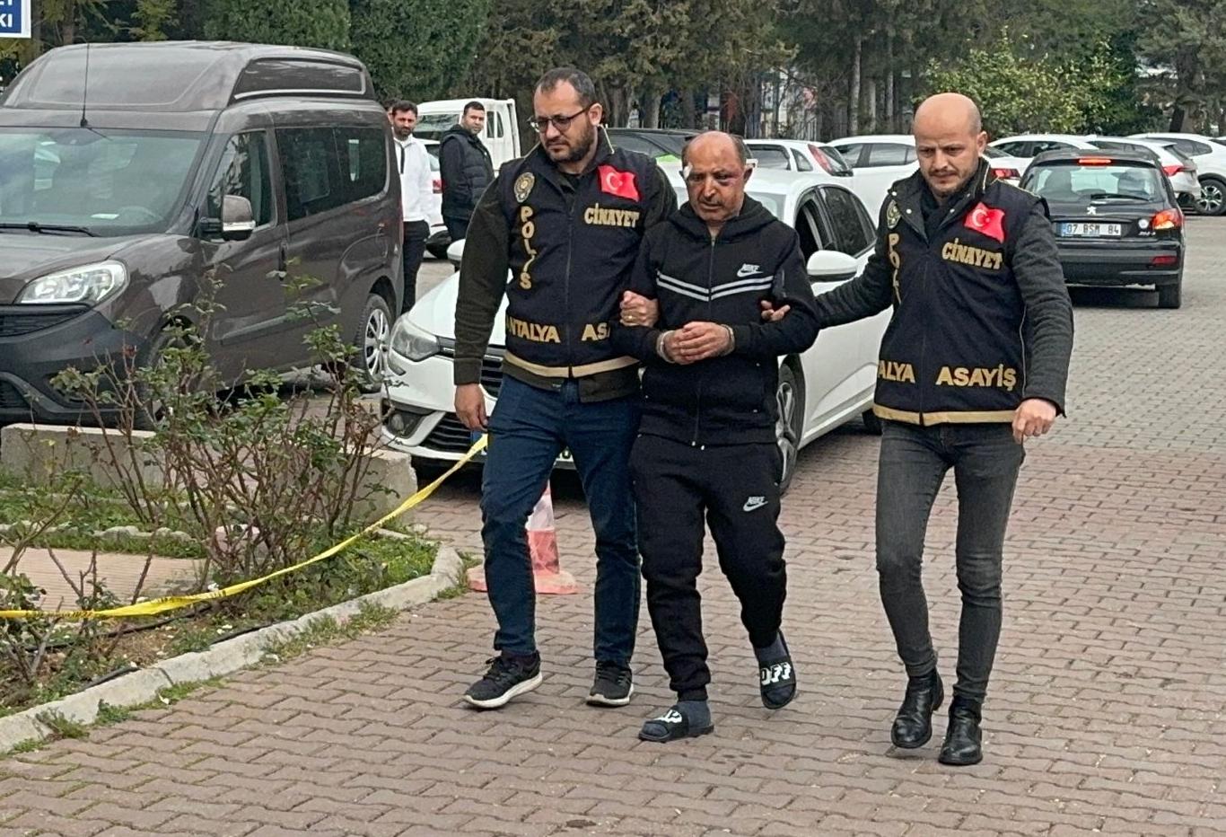 Antalya’da bir kadın uzaklaştırma kararı olan eşi tarafından öldürüldü