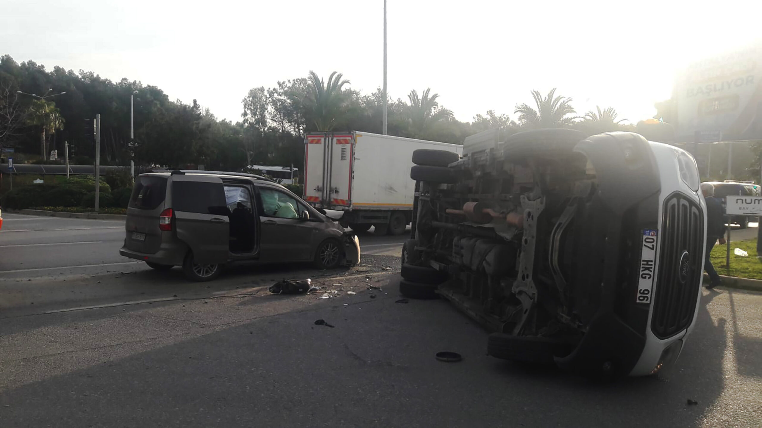 Alanya’da 7 kişinin yaralandığı trafik kazası kameraya yansıdı