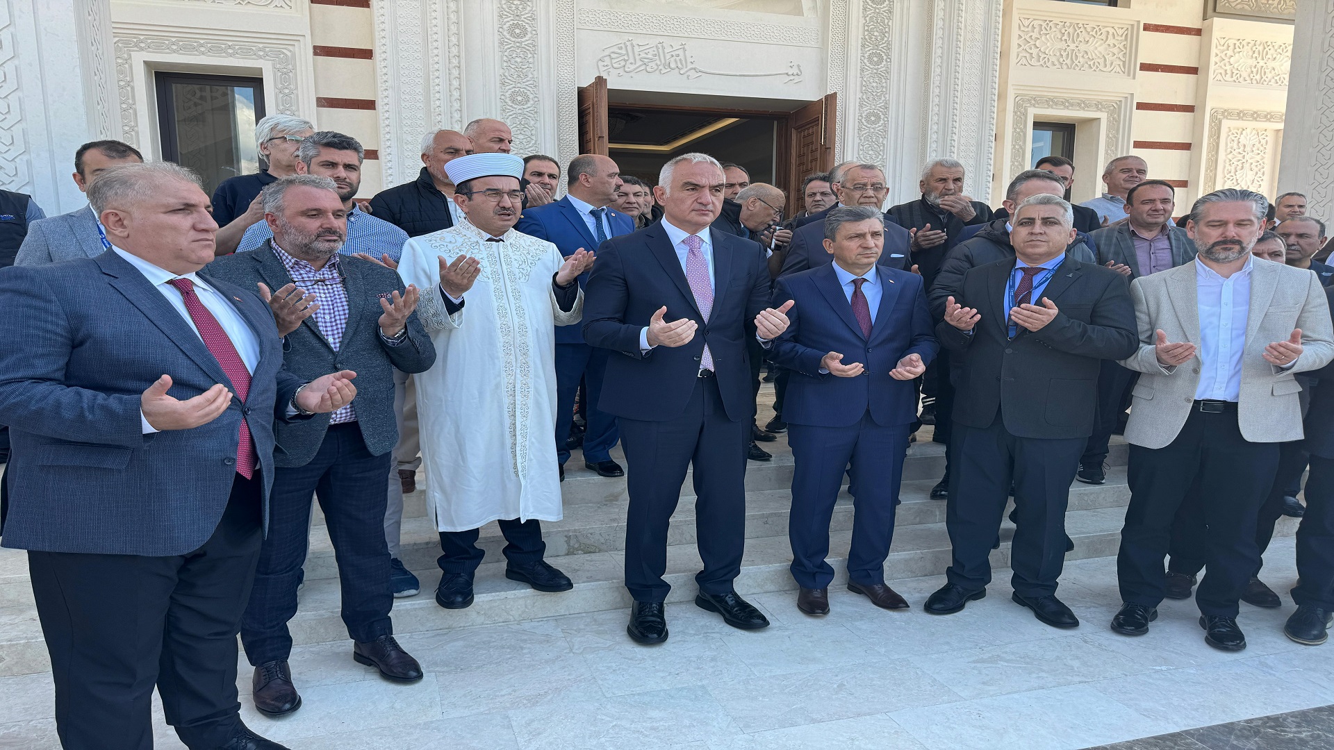 Bakan Ersoy, Antalya Havalimanı’nda açıklamada bulundu: