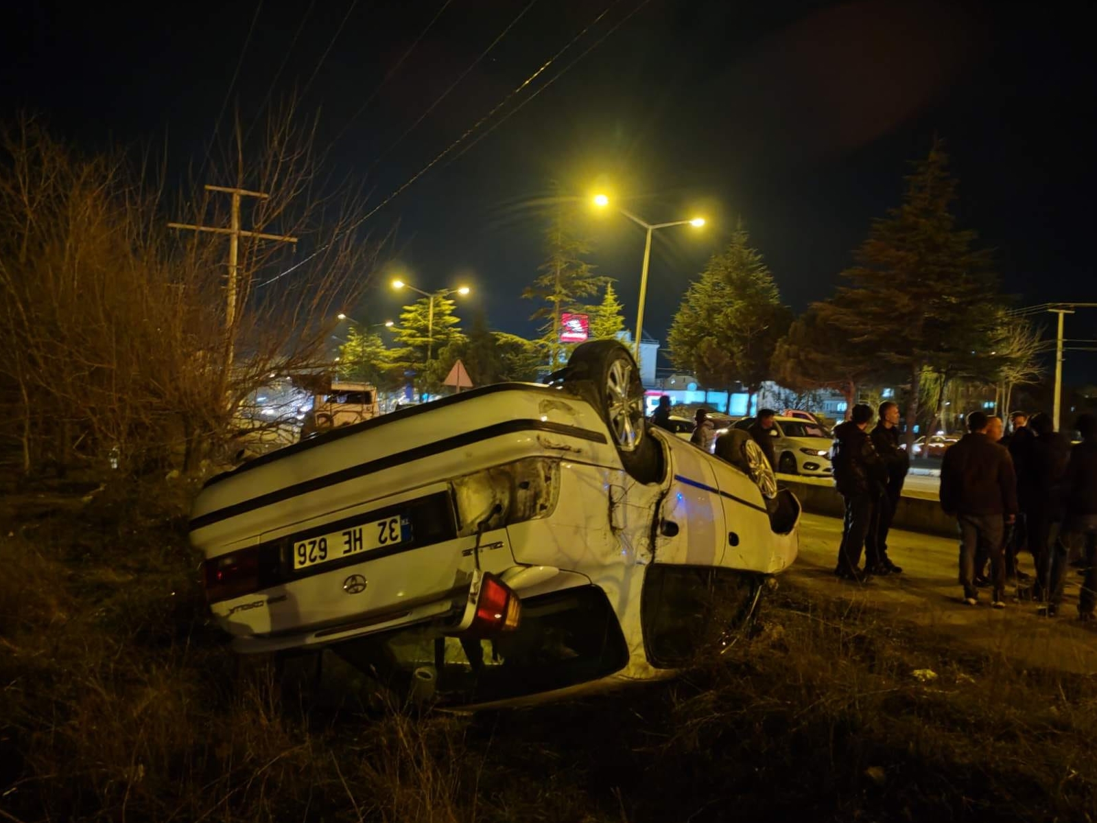 Isparta’da kamyonetle otomobilin çarpıştığı kazada 5 kişi yaralandı
