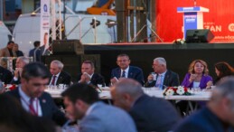CHP Genel Başkanı Özel, Antalya’da iftar programına katıldı: