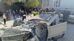Hatay’da devrilen otomobildeki 2 kişi yaralandı