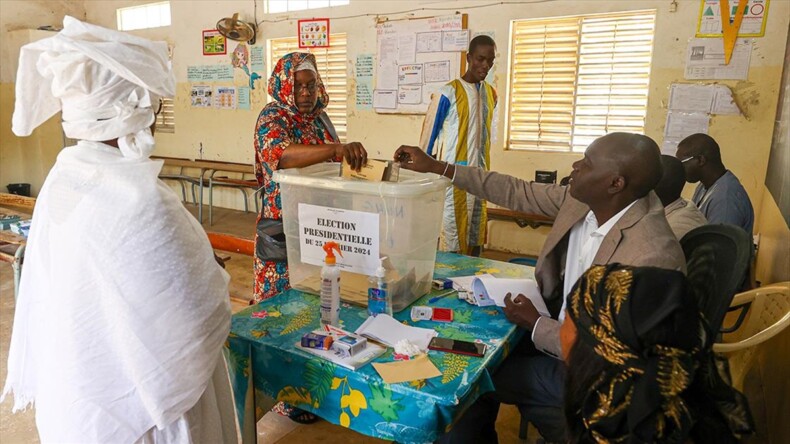 Cumhurbaşkanı seçimi yapılan Senegal’de oy sayımına başlandı