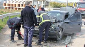 KOCAELİ – Belediye otobüsüyle çarpışan otomobilin sürücüsü yaralandı