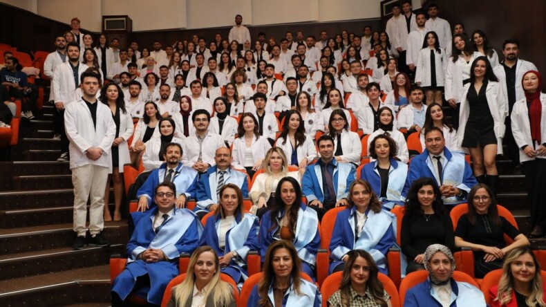 Diş Hekimliği Fakültesi’nden 110 öğrenci beyaz önlüklerini giydi