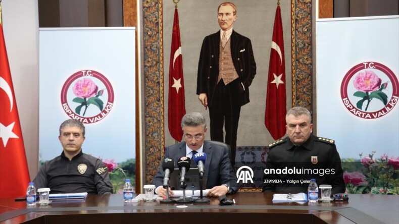 Isparta Valisi Baruş, huzur ve güvenlik bilgilendirme toplantısında konuştu: