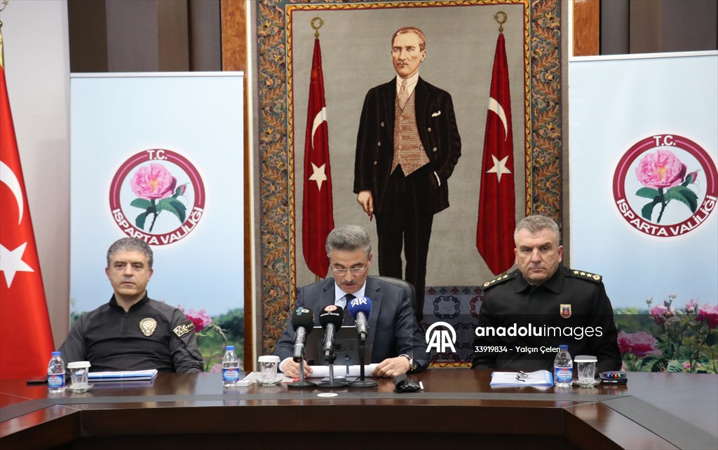 Isparta Valisi Baruş, huzur ve güvenlik bilgilendirme toplantısında konuştu: