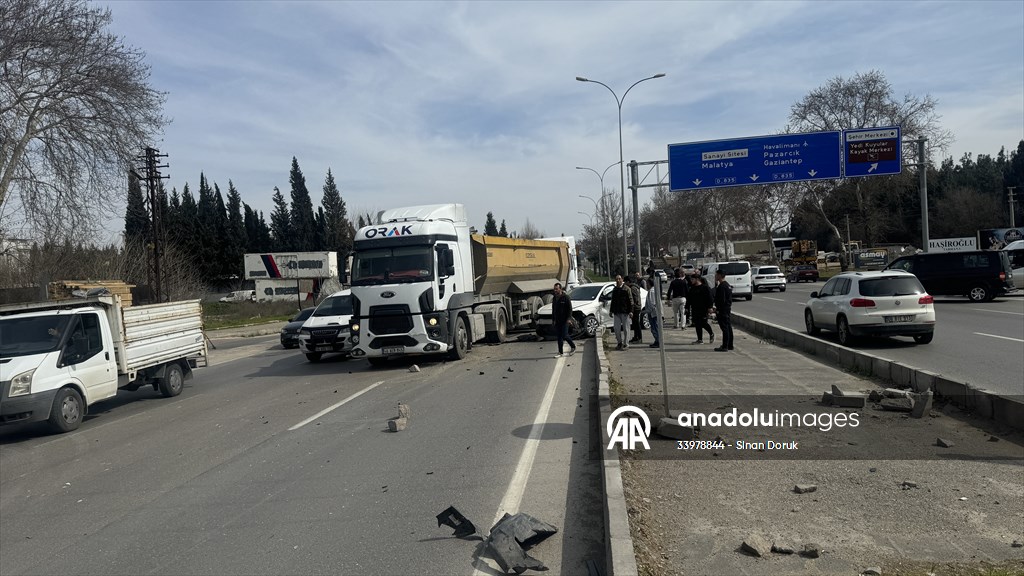 Kahramanmaraş’ta otomobil ile kamyonun çarpıştığı kazada 1 kişi yaralandı