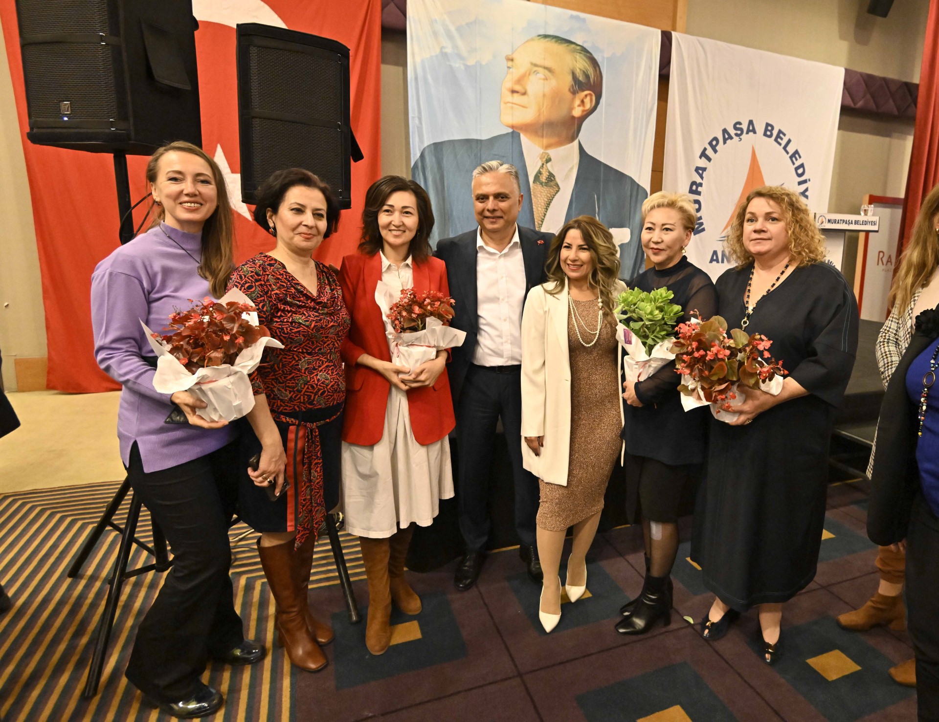 Uysal, 8 Mart Dünya Emekçi Kadınlar Günü’nde emekçi kadınlarla buluştu