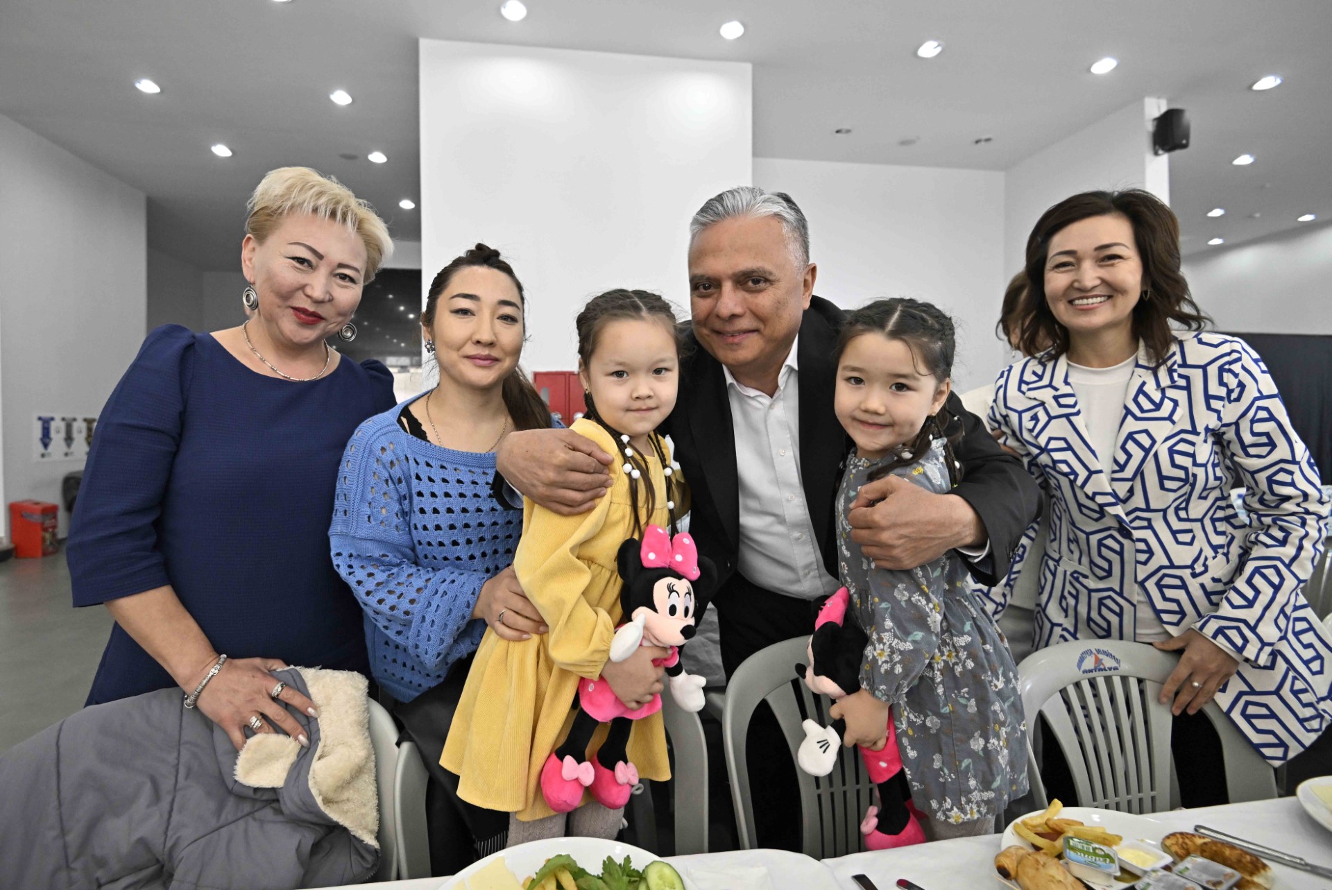 Uysal, dost ve kardeş ülkelerle bir arada