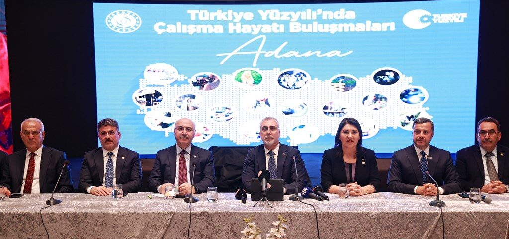 Bakan Işıkhan, Adana’da “Türkiye Yüzyılı Çalışma Hayatı Buluşmaları”nda konuştu: