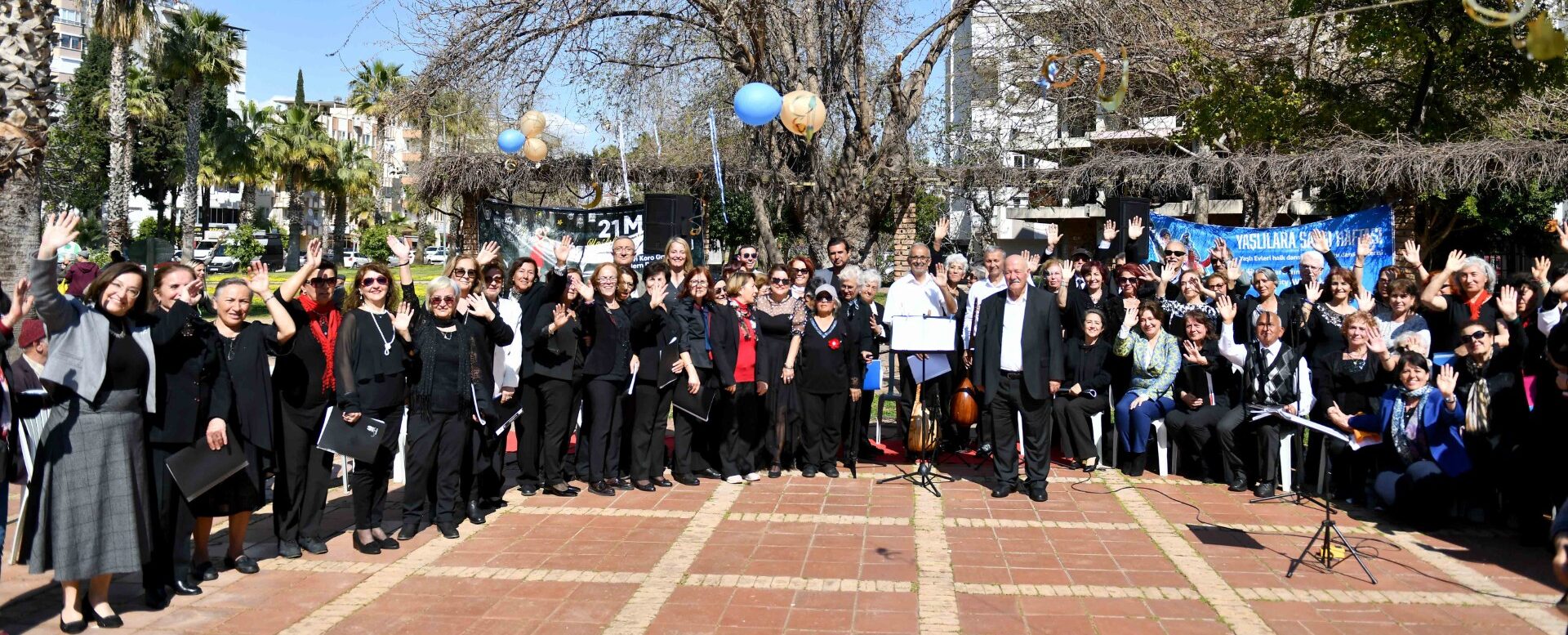 Yaşlı korosundan müzik şöleni