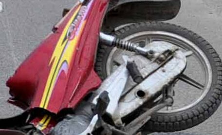Antalya’da elektrik direğine çarpan motosikletteki 2 kişi öldü