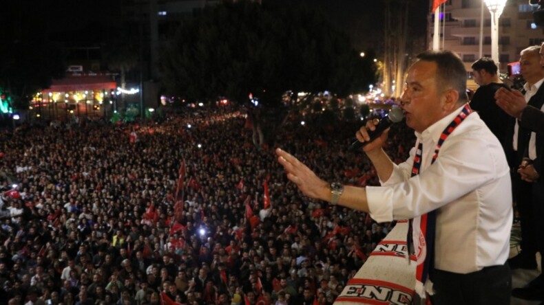 Antalya Büyükşehir Belediye Başkanı Muhittin Böcek, vatandaşlara hitap etti: