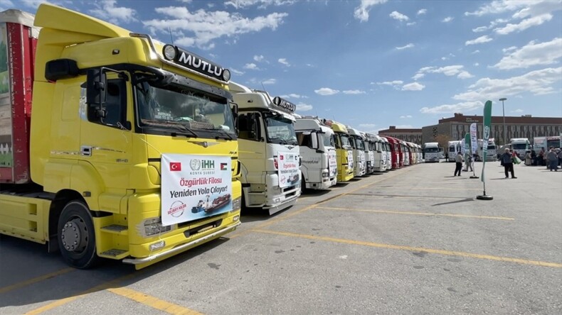 Konya’dan Gazze’ye 22 yardım tırı gönderildi