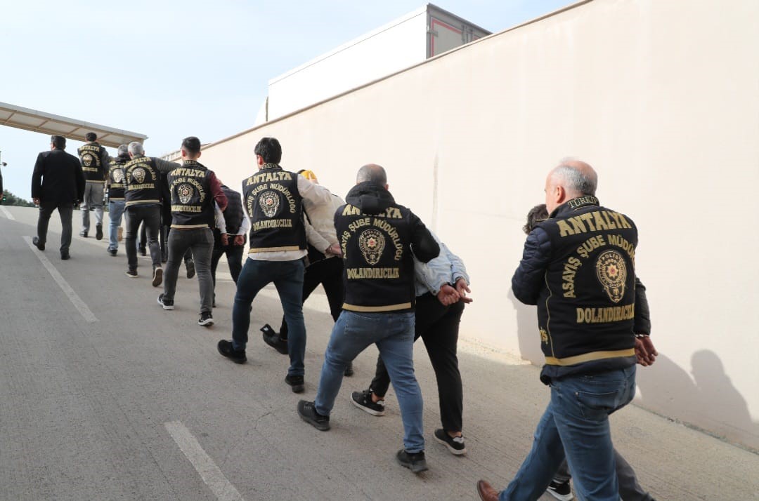 Antalya’da dolandırıcılık operasyonunda 6 şüpheli tutuklandı