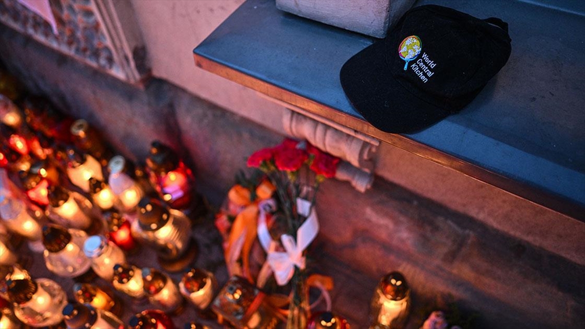 Polonya’nın Przemysl kenti İsrail’in saldırısında ölen yardım gönüllüsüne ağlıyor
