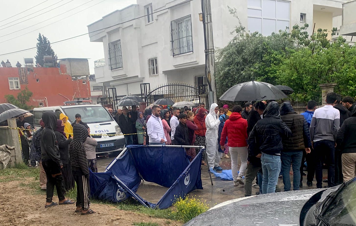 Sokakda silahla vurulan hamile kadın öldü