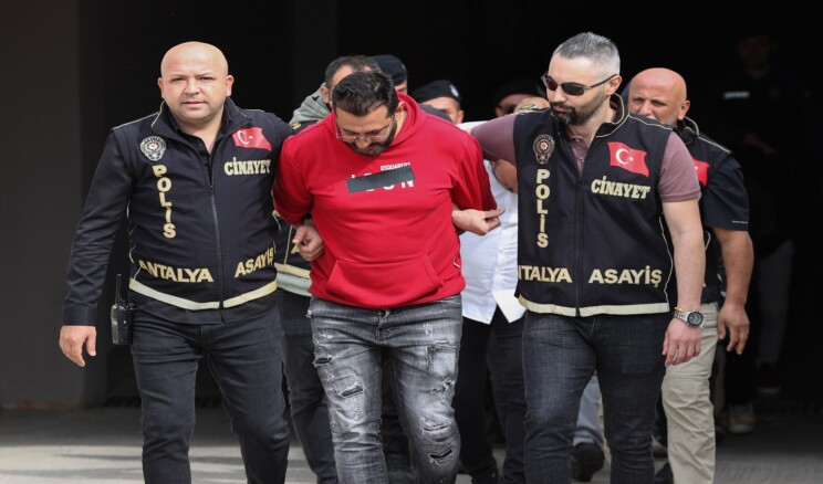 Antalya’da suç örgütü operasyonunda 10 kişi gözaltına alındı