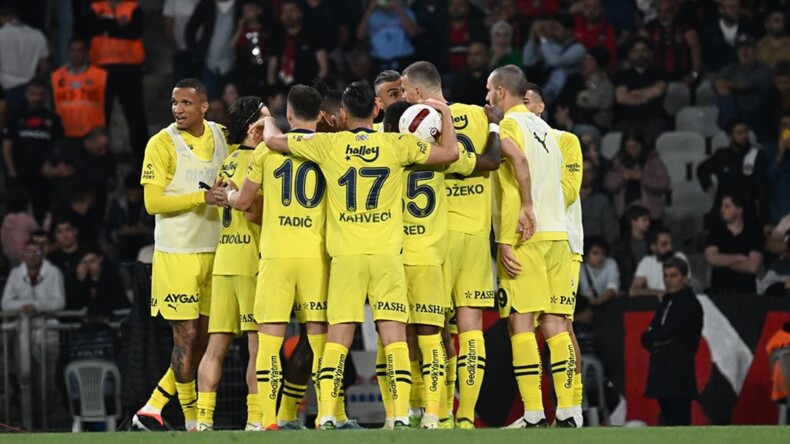 Fenerbahçe, VavaCars Fatih Karagümrük’ü deplasmanda 2-1 mağlup etti