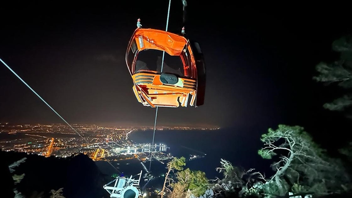 Antalya’daki teleferik kazasıyla ilgili Kepez Belediye Başkanı Mesut Kocagöz ve 4’kişi tutuklandı