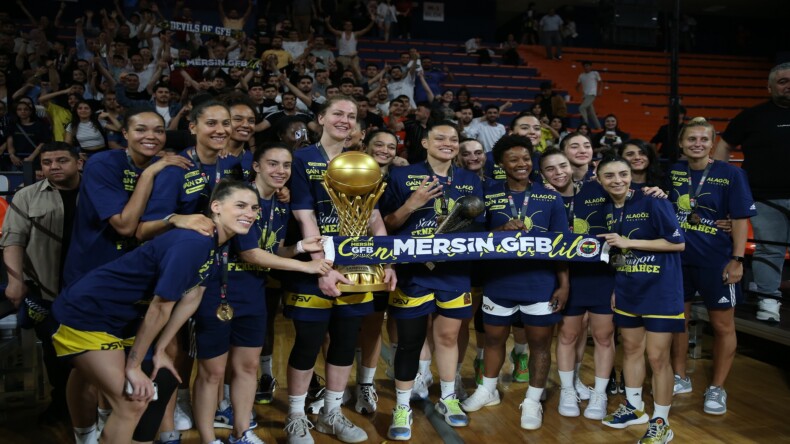 ING Kadınlar Basketbol Süper Ligi şampiyonu Fenerbahçe, kupasını aldı