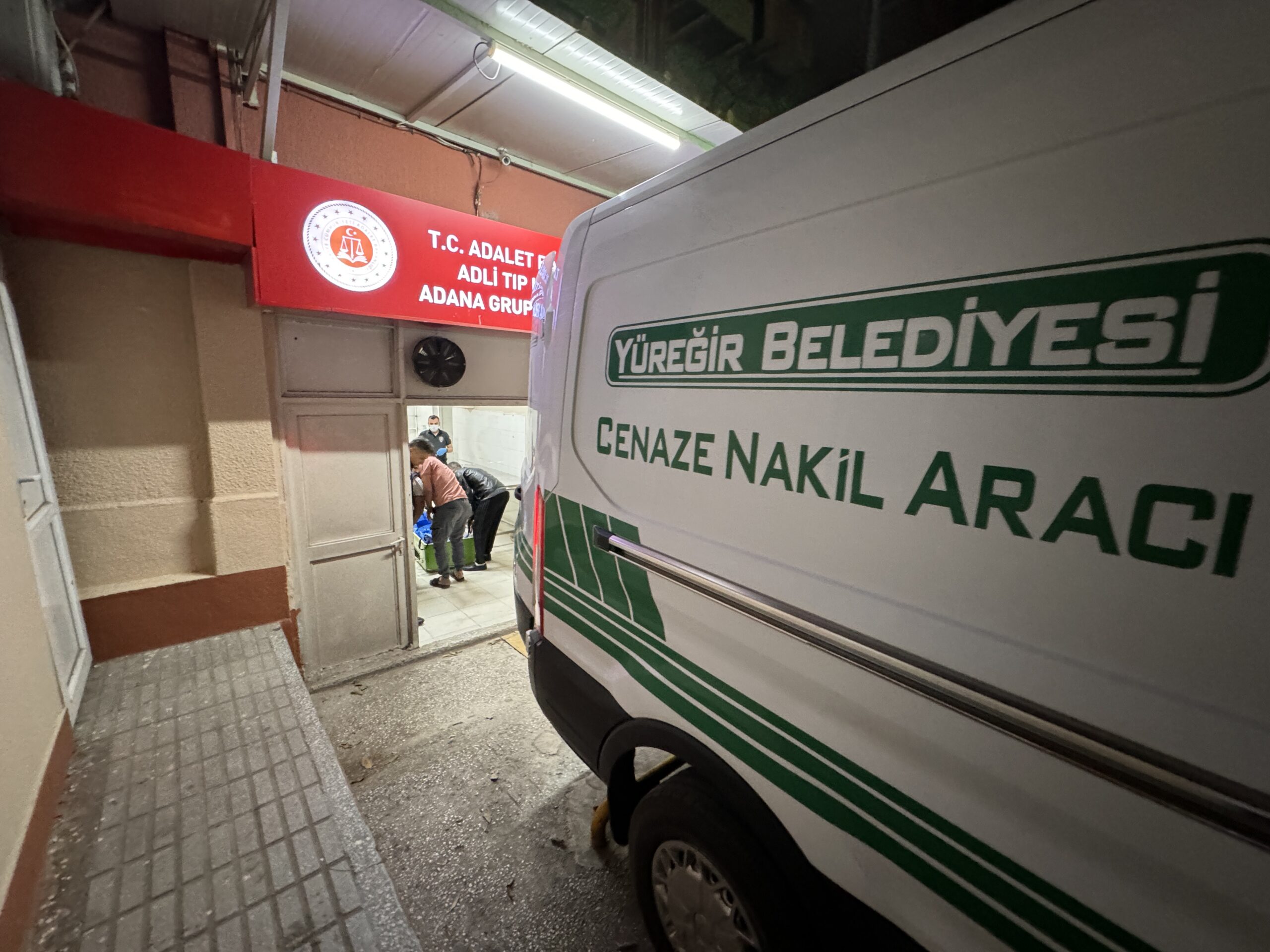 Adana’da elektrikli bisikletten düşen hamile kadın otobüsün altında kalarak öldü