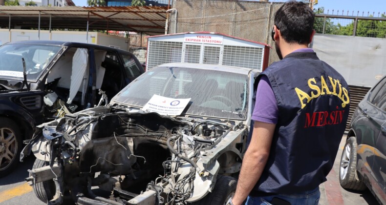 Mersin’de kaçak araçları parçalayarak sattıkları iddiasıyla 2 kişi yakalandı