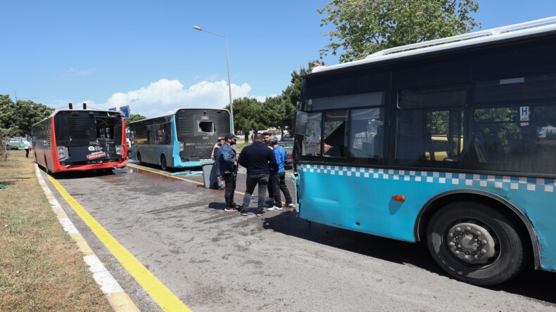 Son dakika: Antalya’da zincirleme trafik kazası yaralılar var