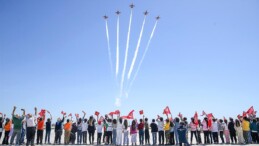 Türk Yıldızları’nın kahraman pilotları, çocuklara 23 Nisan coşkusu yaşattı