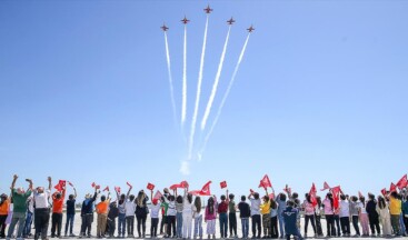 Türk Yıldızları’nın kahraman pilotları, çocuklara 23 Nisan coşkusu yaşattı