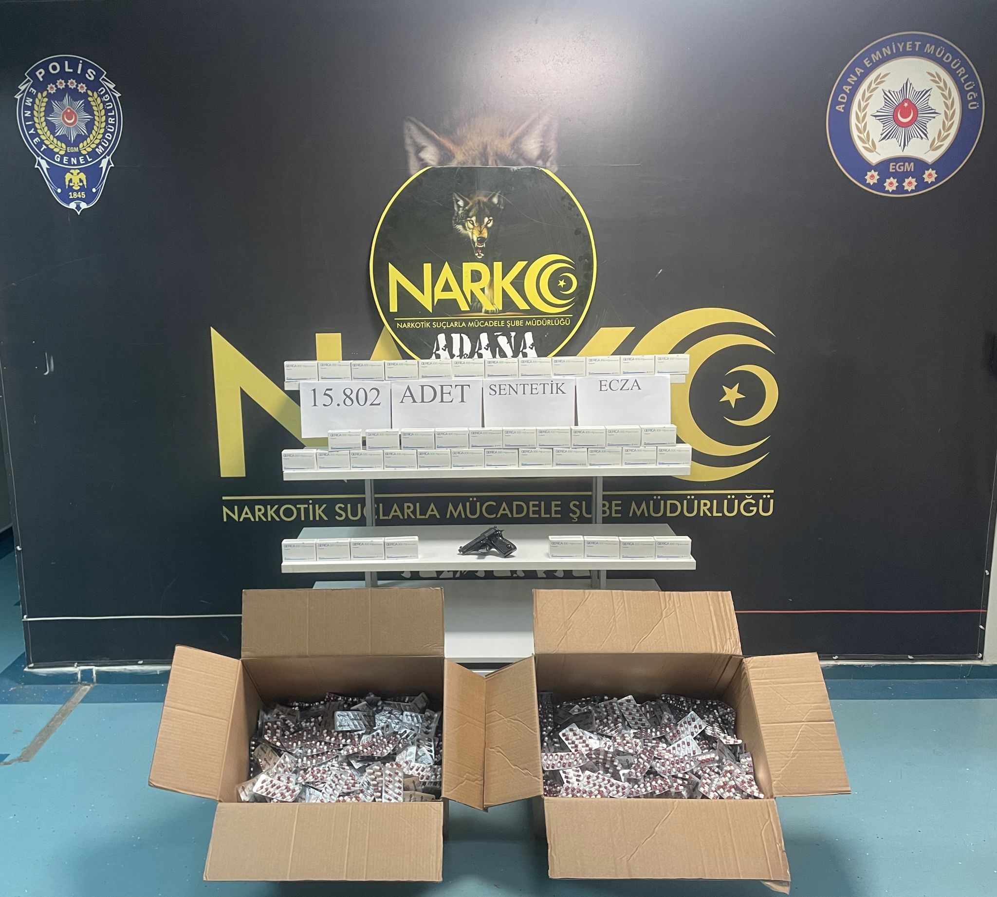 Adana’da 15 bin 802 sentetik ecza hapı ele geçirildi