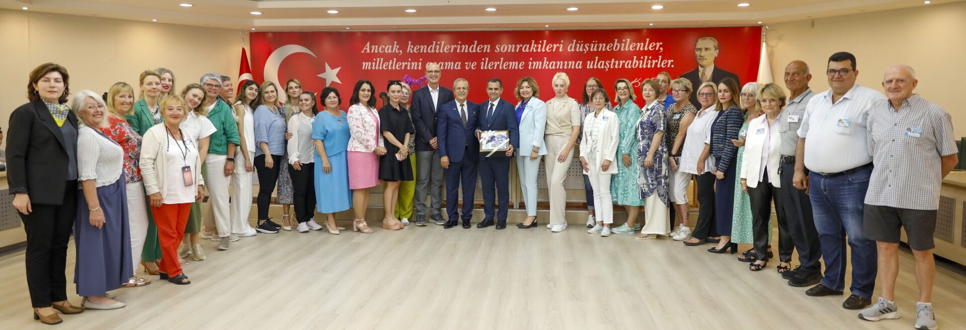 YABANCILAR MECLİSİ YENİ BELEDİYE YÖNETİMİ İLE İLK TOPLANTISINI YAPTI 