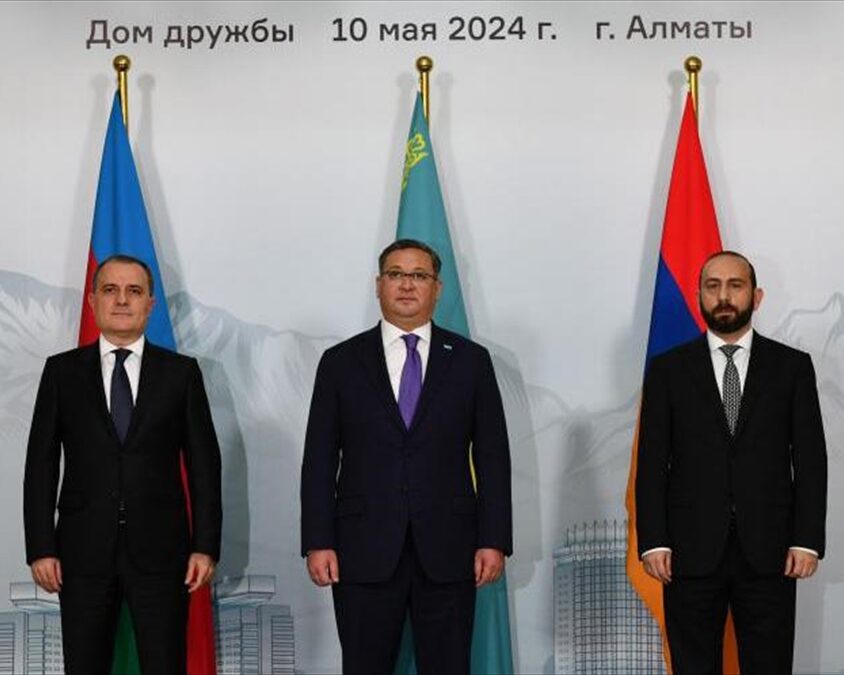 Azerbaycan ve Ermenistan dışişleri bakanları “barış anlaşması” için Kazakistan’da görüştü
